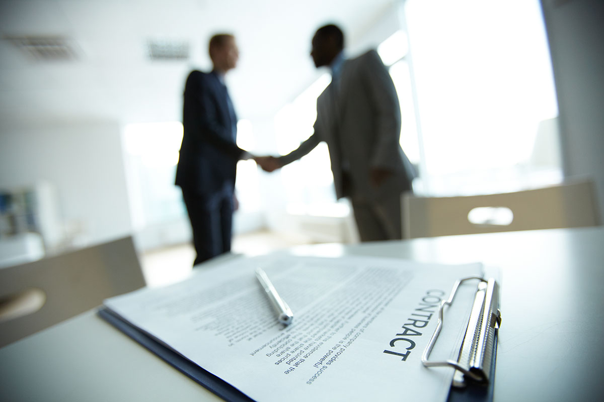 When do you need a lawyer for business contracts