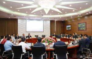 CHAIRMAN OF THE PROVINCIAL PEOPLE&#039;S COMMITEE TRINH XUAN TRUONG MEETS WITH THE DELEGATION OF THE US ENTERPRISES