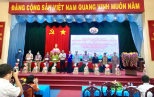 SAIGONTEL CHARITY GROUP ARRIVES IN VINH HUNG BORDER DISTRICT (LONG AN)