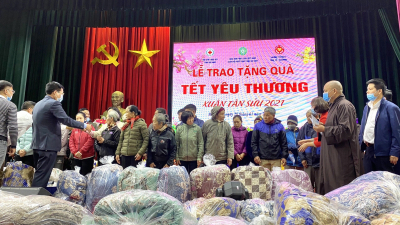 SAIGON TEL’S DELEGATION AWARDED 300 MILLION VND FOR CHARITY GIFTS IN HA NAM