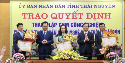 SAIGONTEL RECEIVED THE ESTABLISHMENT DECISION OF 03 INDUSTRIAL CLUSTERS AND CERTIFICATE OF MERIT FROM THE CHAIRMAN OF THAI NGUYEN PEOPLE&#039;S COMMITTEE