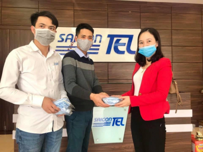 SAIGONTEL GIVES MASKS TO EMPLOYEES TO PREVENT COVID-19