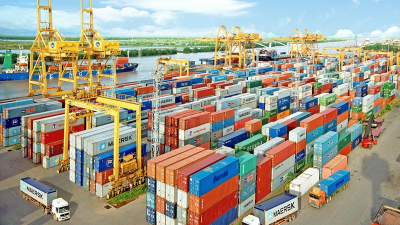 Tính đến 15/8, Việt Nam thặng dư thương mại gần 3 tỷ USD