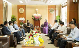 타이응우옌 지방 상임위원회는 사이공 통신 기술 주식 회사(사이공텔)와 함께 회의한다.